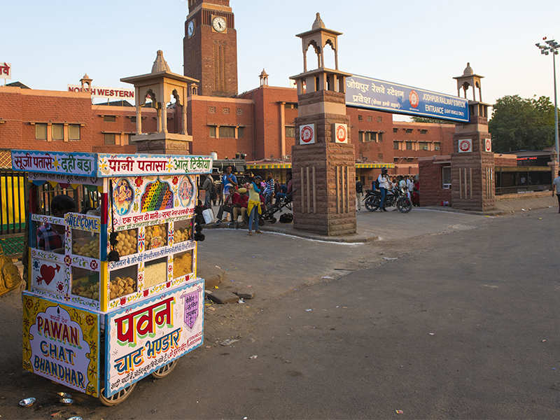 12 railway stations that are famous for their delicious food
